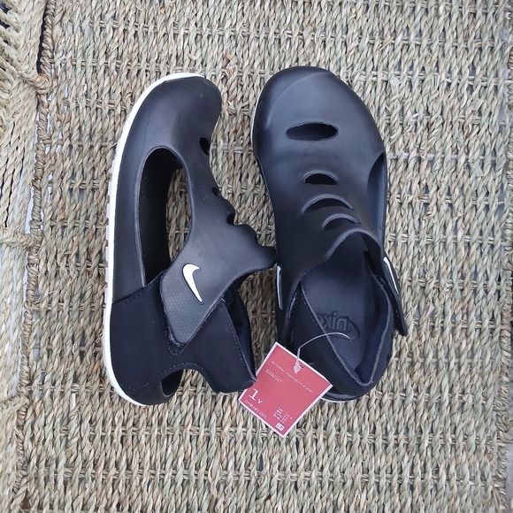 Nike Black Slip-On Shoes Sunray Protect - Picture 1 of 5